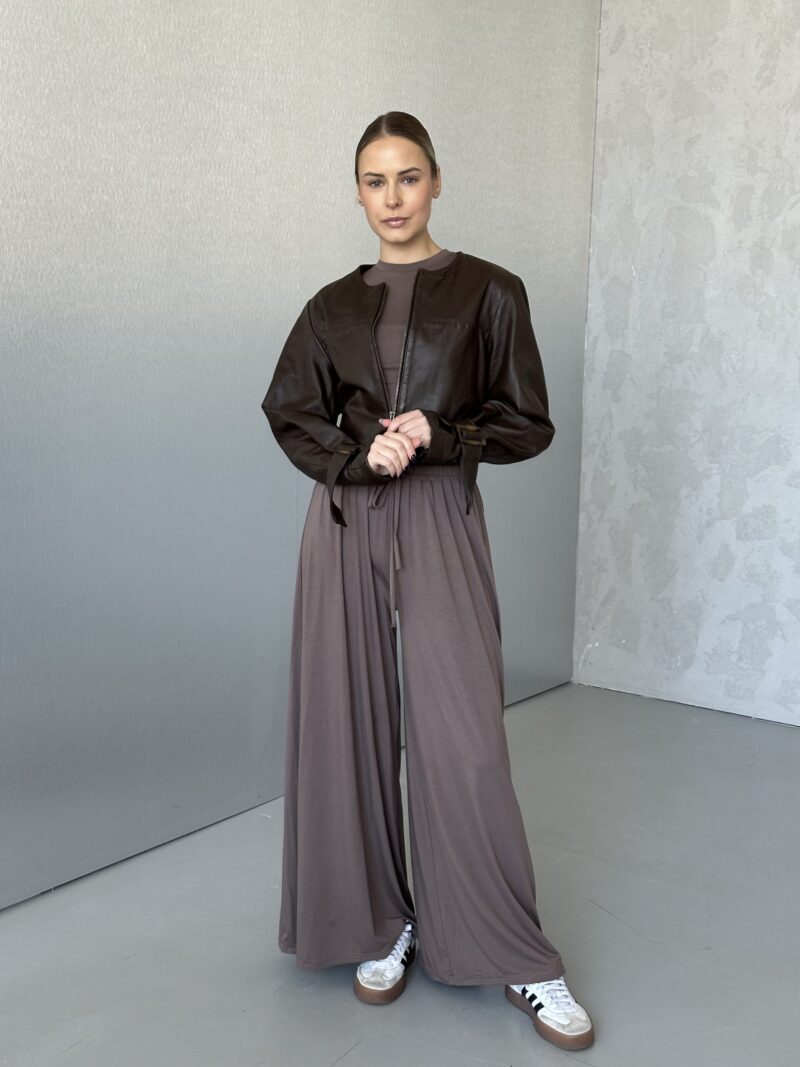IMG_0877 KRÓTKA BRĄZOWA ELEGANCKA KURTKA Z OZDOBNYMI RĘKAWAMI