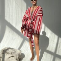 KRÓTKIE KIMONO W CZERWONE PASY