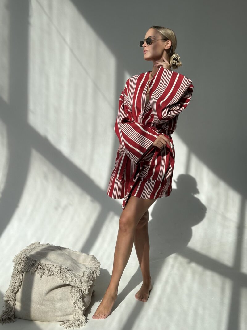 KRÓTKIE KIMONO W CZERWONE PASY