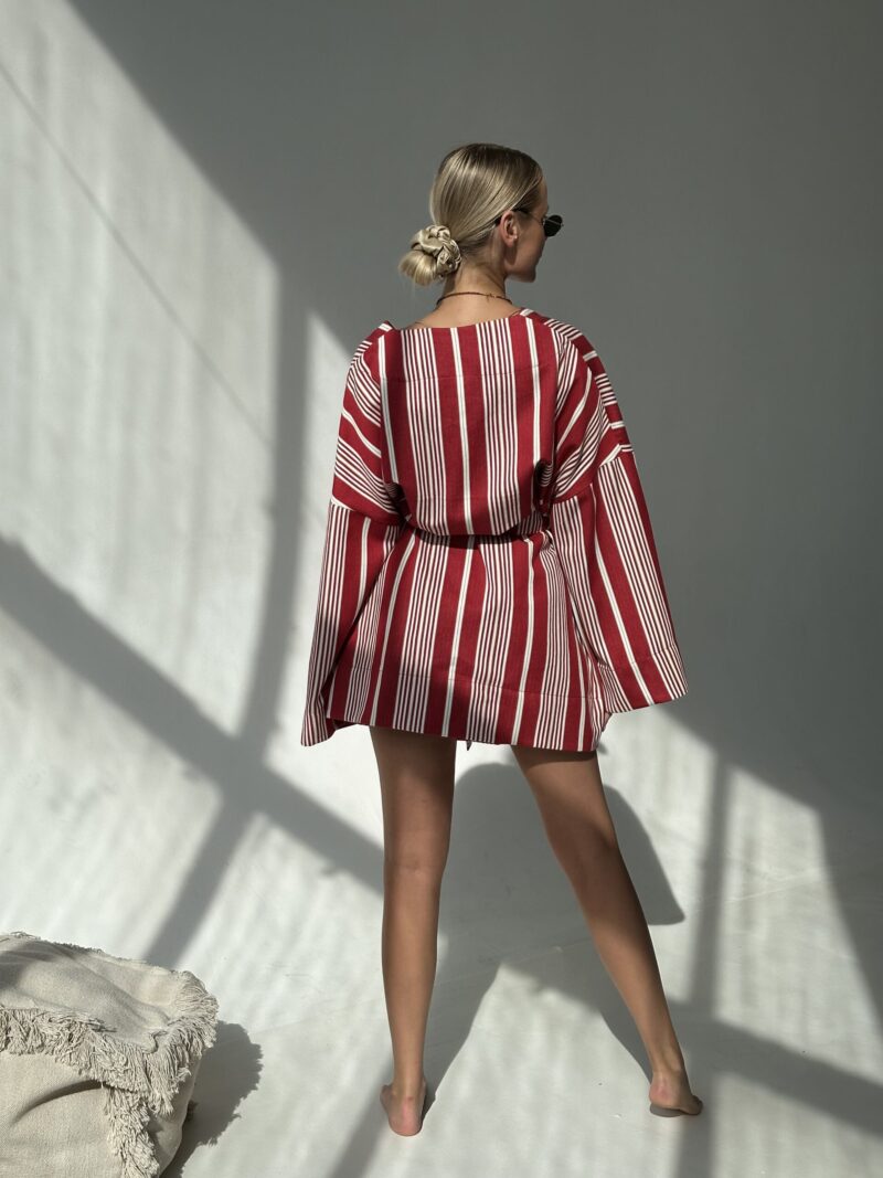 KRÓTKIE KIMONO W CZERWONE PASY