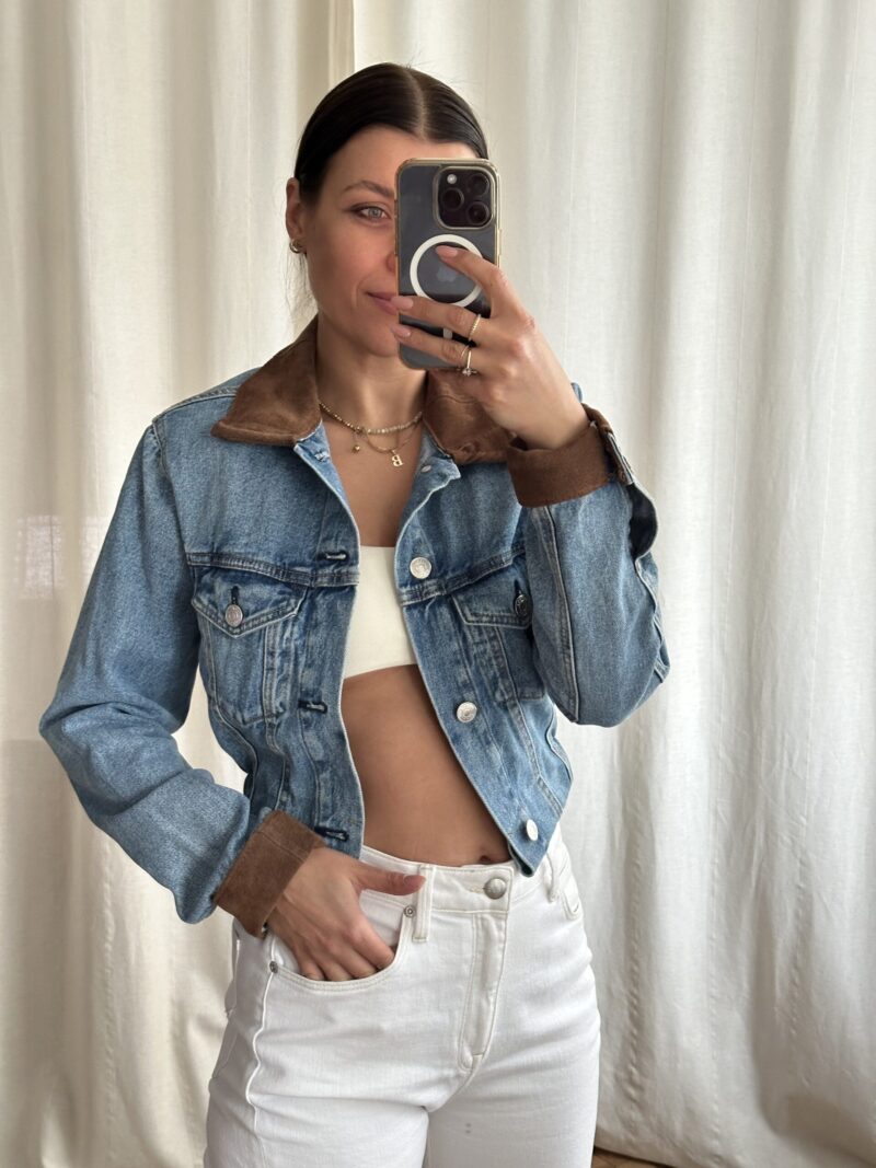 KURTKA JEANSOWA Z ZAMSZOWYN KOŁNIERZEM ORAZ MANKIETAMI