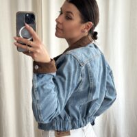 KURTKA JEANSOWA Z ZAMSZOWYN KOŁNIERZEM ORAZ MANKIETAMI