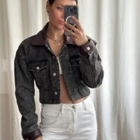 KURTKA JEANSOWA ZE SKÓRZANYM KOŁNIERZEM I MANKIETAMI W KOLORZE SZARYM no2