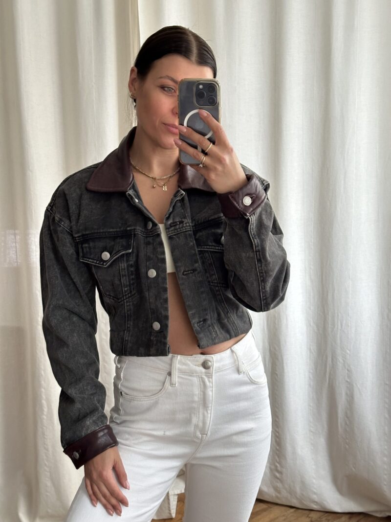 KURTKA JEANSOWA ZE SKÓRZANYM KOŁNIERZEM I MANKIETAMI W KOLORZE SZARYM no2