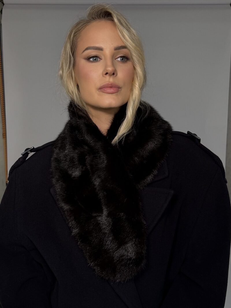 BRĄZOWY SZAL Z FUTRA NATURALNEGO