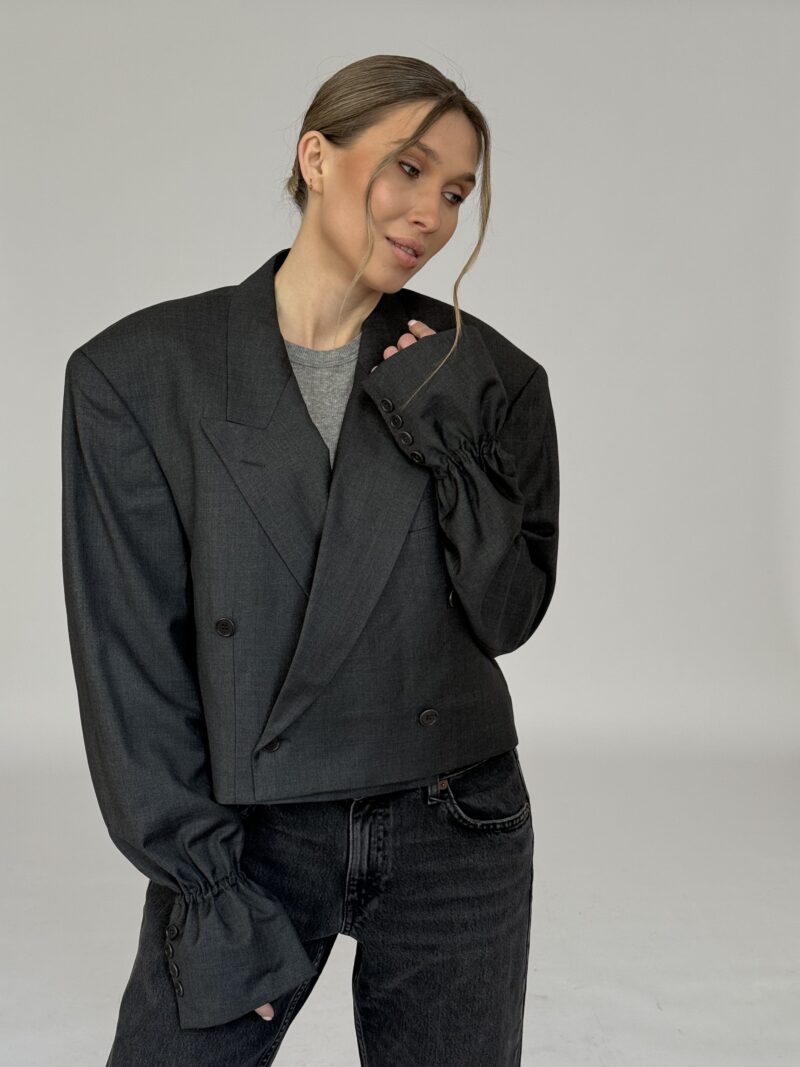 KRÓTKA GRAFITOWA DWURZĘDOWA MARYNARKA