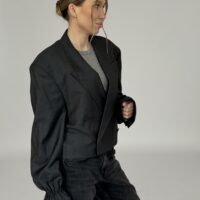 KRÓTKA GRAFITOWA DWURZĘDOWA MARYNARKA