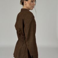 TALIOWANA BRĄZOWA MARYNARKA W DELIKATNĄ KRATĘ