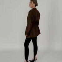 TALIOWANA BRĄZOWA MARYNARKA W DELIKATNĄ KRATĘ