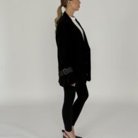 OVERSIZOWA CZARNA WEŁNIANA MARYNARKA Z KLAMRAMI NA RĘKAWACH