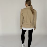 KRÓTKI BEŻOWY BAWEŁNIANY TRENCZ