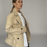 KRÓTKI BEŻOWY BAWEŁNIANY TRENCZ