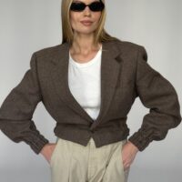 WEŁNIANA KRÓTKA MARYNARKA Z GUMAMI NA RĘKAWACH no2